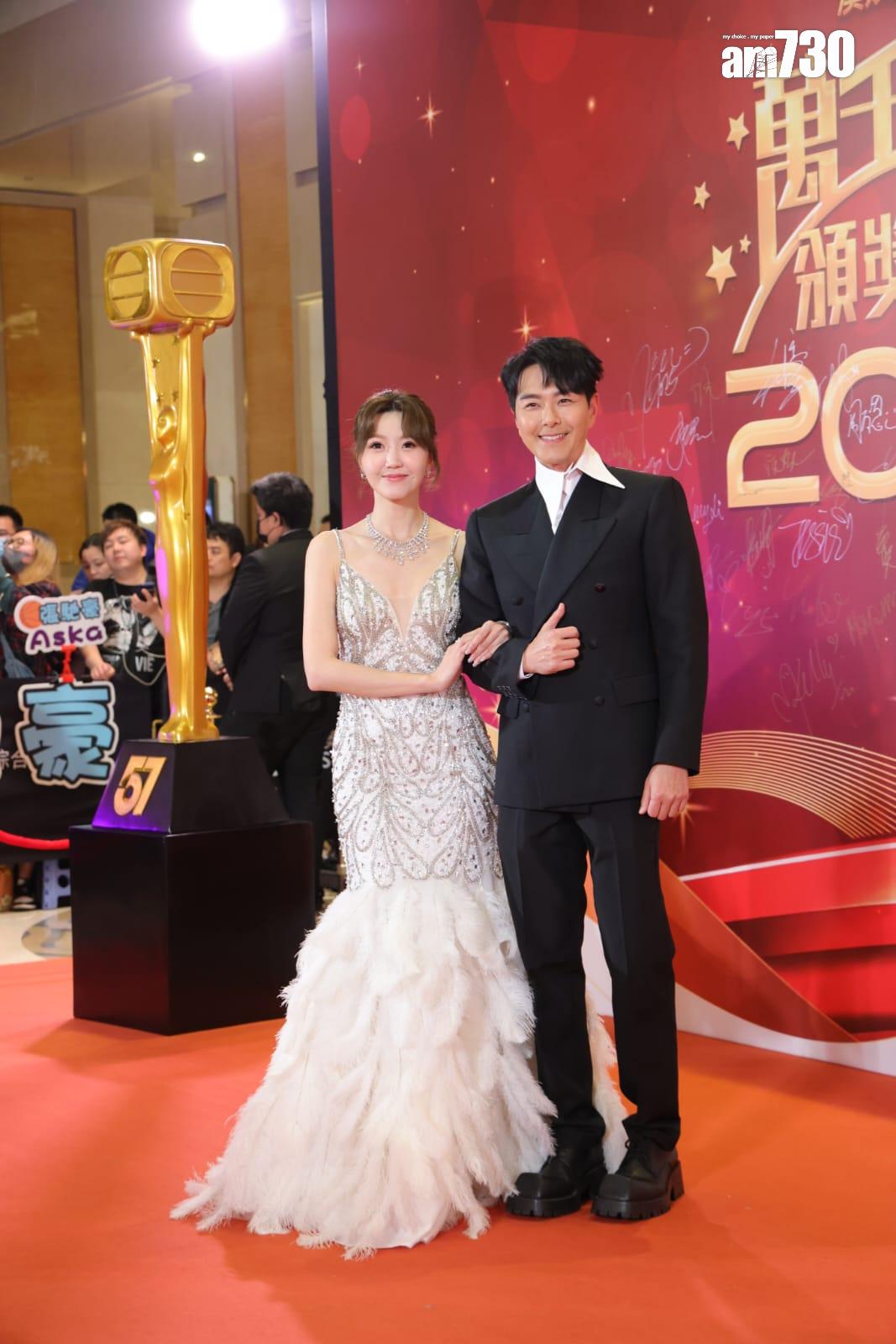 吳若希、蕭正楠出席《萬千星輝頒獎典禮2024》紅地毯。