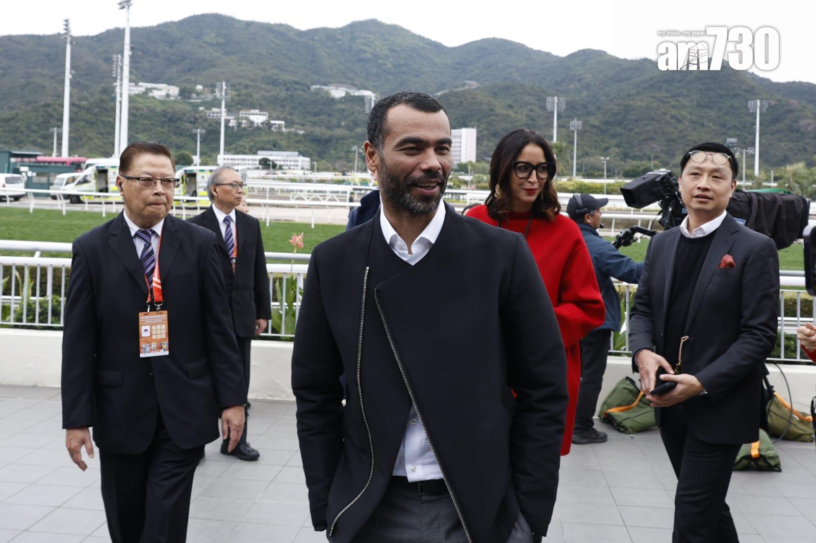沙田馬場舉行「農曆新年賽馬日,馬會行政總裁應家柏和一眾賀歲盃球星亮相睇馬,出席者包括前車路士球星夏薩特、艾殊利高爾(林俊源攝)