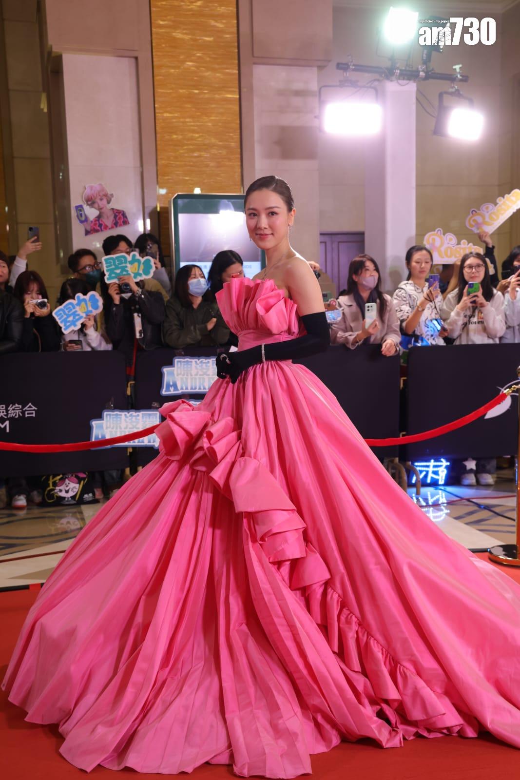 王敏奕出席《萬千星輝頒獎典禮2024》紅地毯。