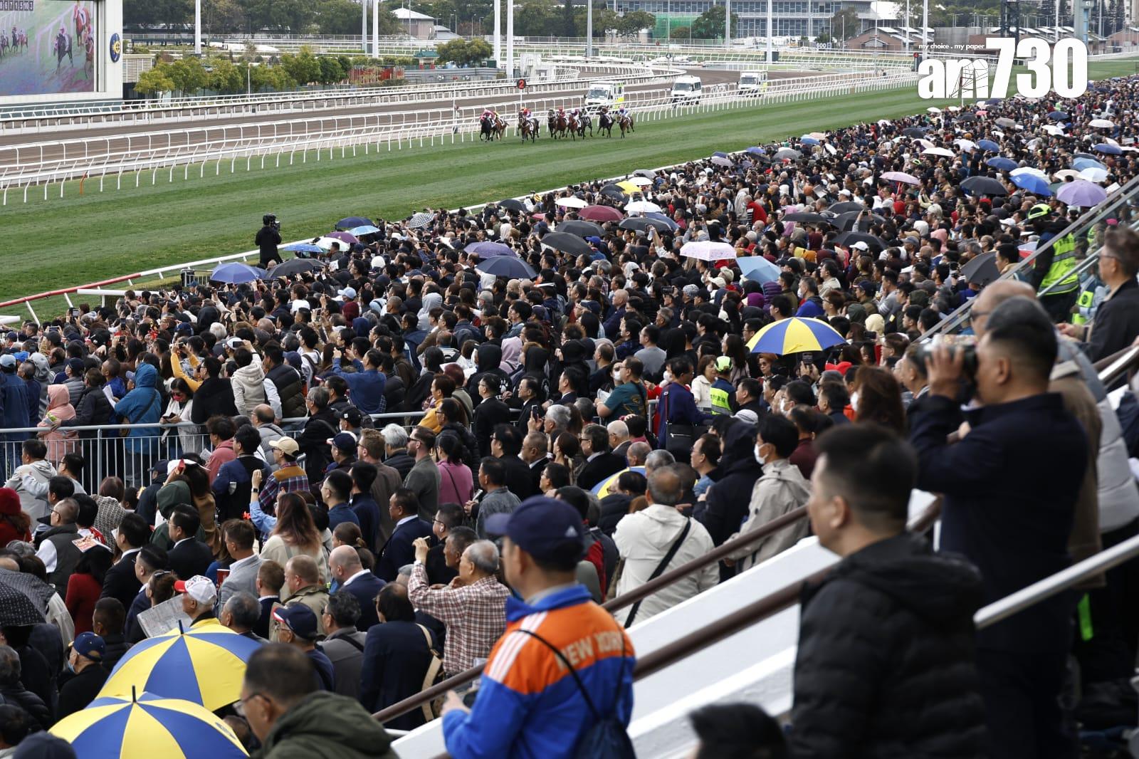 大年初三,沙田馬場迎來了一年一度的農曆新年賽馬日,吸引眾多市民和遊客到場參與。(林俊源攝)