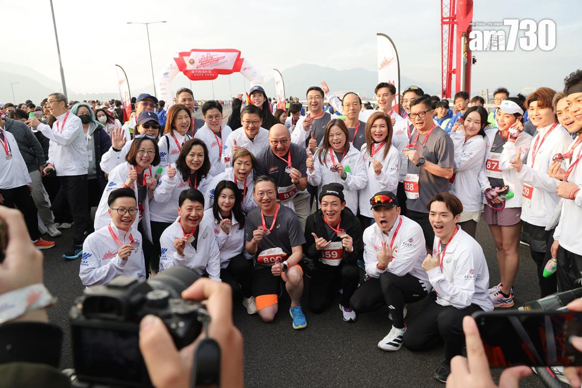 多名2公里榮譽盃參加者合照留念。(吳康琦攝)
