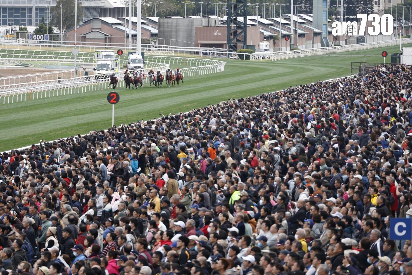 大年初三,沙田馬場迎來了一年一度的農曆新年賽馬日,吸引眾多市民和遊客到場參與。(林俊源攝)