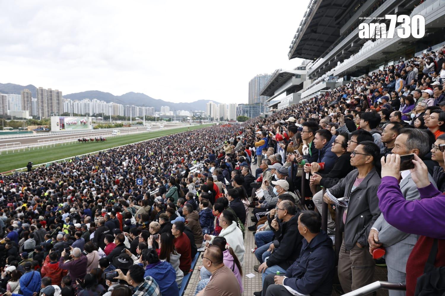 大年初三,沙田馬場迎來了一年一度的農曆新年賽馬日,吸引眾多市民和遊客到場參與。(林俊源攝)