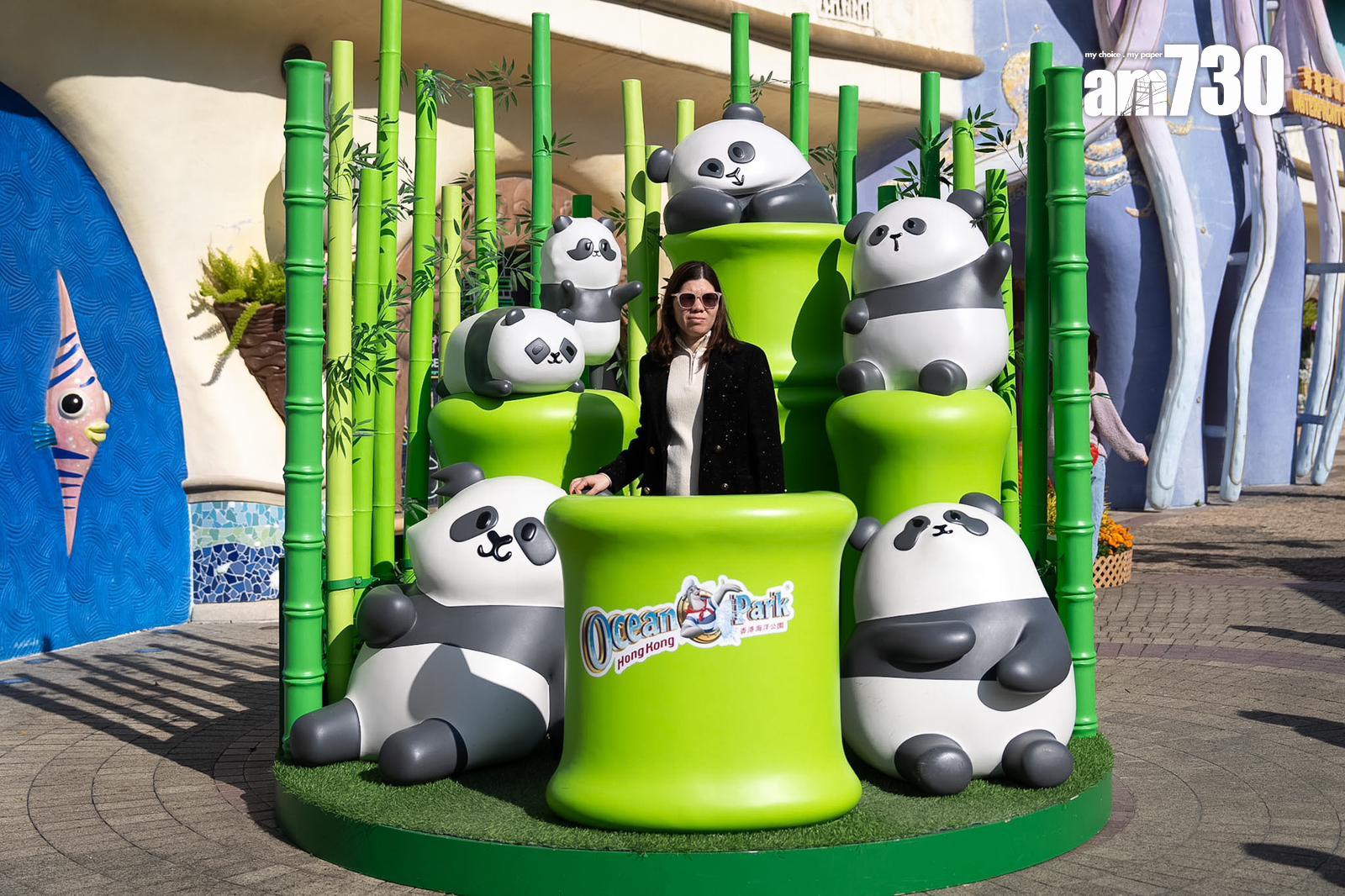 海洋公園由年初一起開放全新活動「大熊貓雙星道」互動劇場,遊人可透過螢幕與大熊貓「家姐」和「細佬」一同互動。(林靄怡攝)