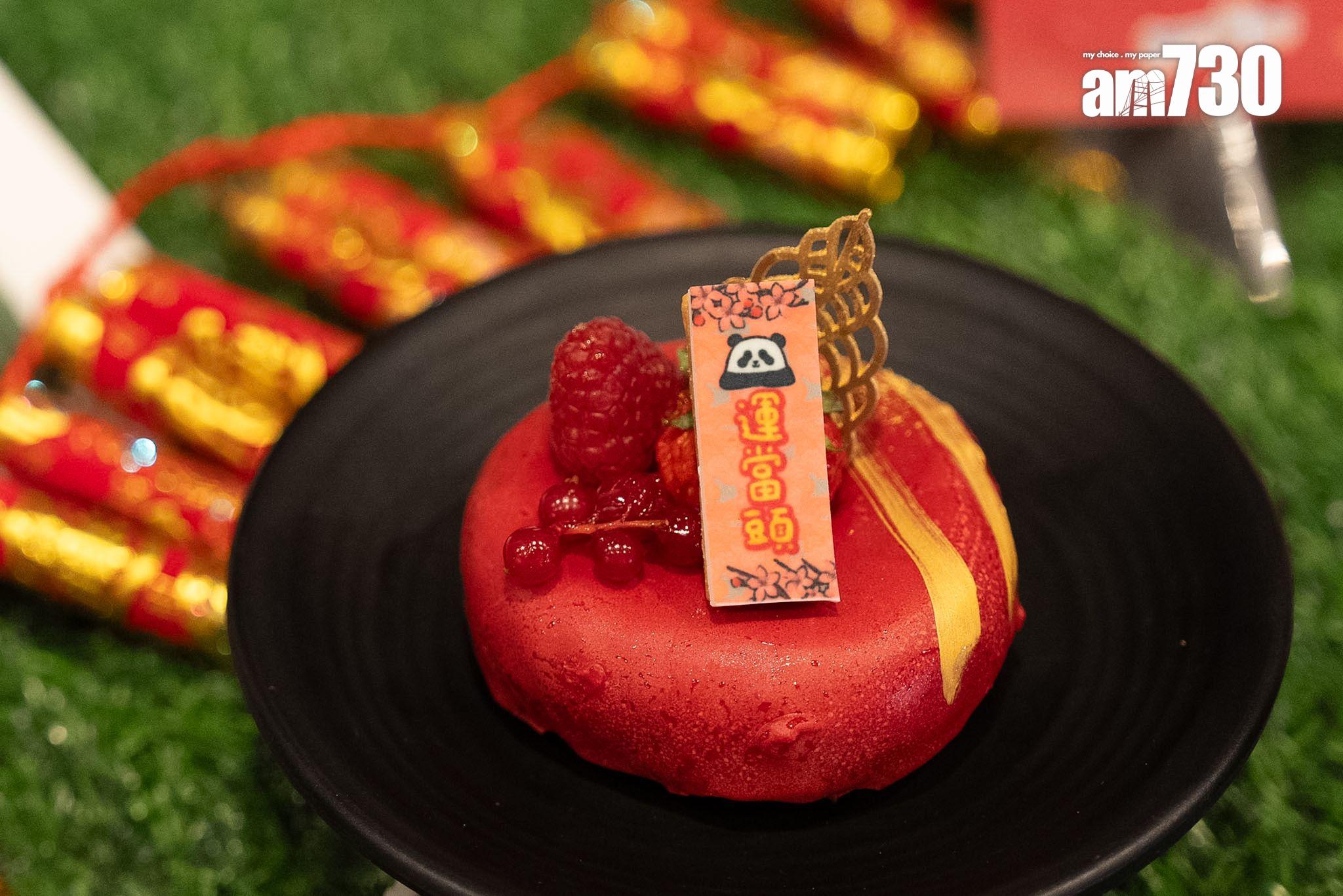 海洋公園亦設有多個熊貓打卡點,為今個新年增添大熊貓元素。(林靄怡攝)