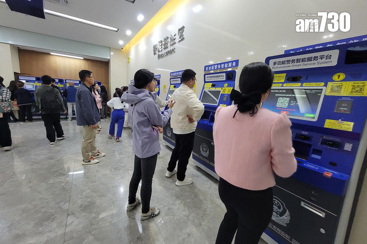 國家移民管理局去年12月至今,合共簽發29.9萬件次深圳來港的「一簽多行」簽注。(資料圖片)