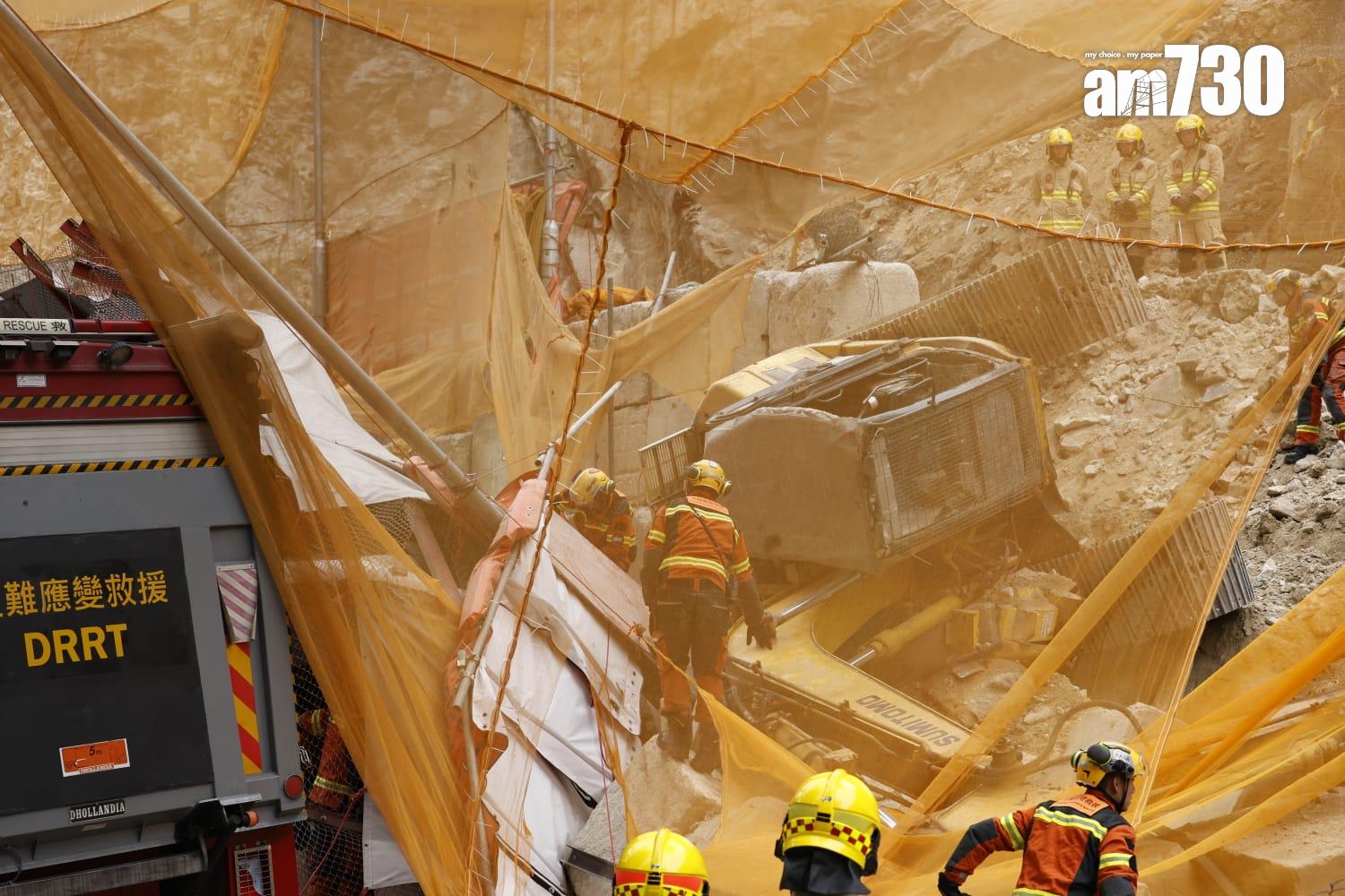 藍田康華苑對開連德道斜坡工地意外,垃圾車內一名乘客被夾車內,消防員正在場拯救。(林俊源攝)