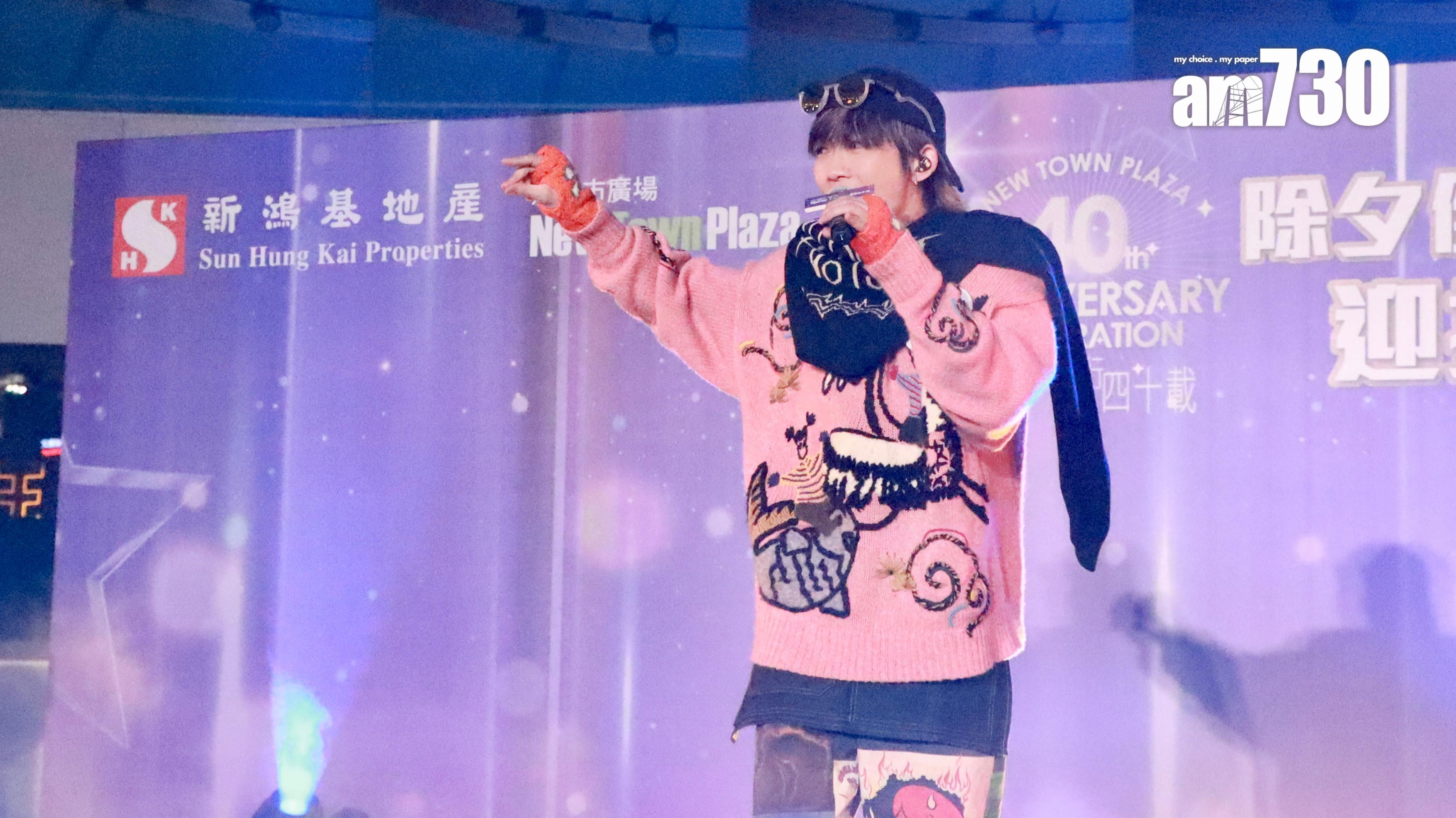 Alton於沙田出席除夕倒數活動,跳唱《道路使用者的有型守則》。(娛樂組攝)