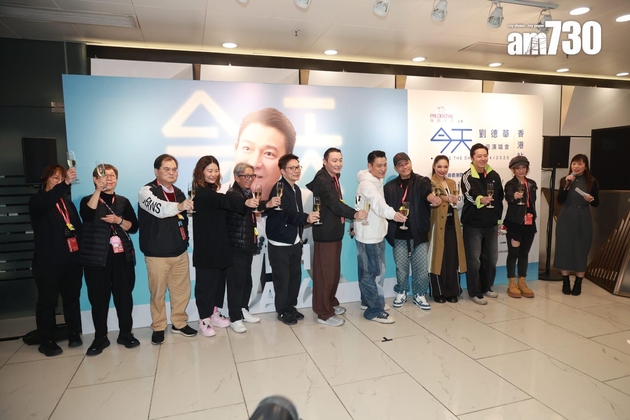 劉德華「今天…is the Day」香港站於紅館圓滿落幕,在後台開香檳慶祝。(羅錦鴻攝)