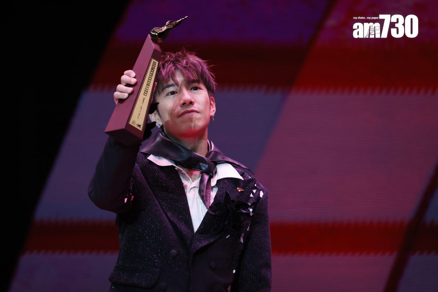 洪嘉豪《黑玻璃》奪「叱咤十大」的第七位。(蘇文傑攝)