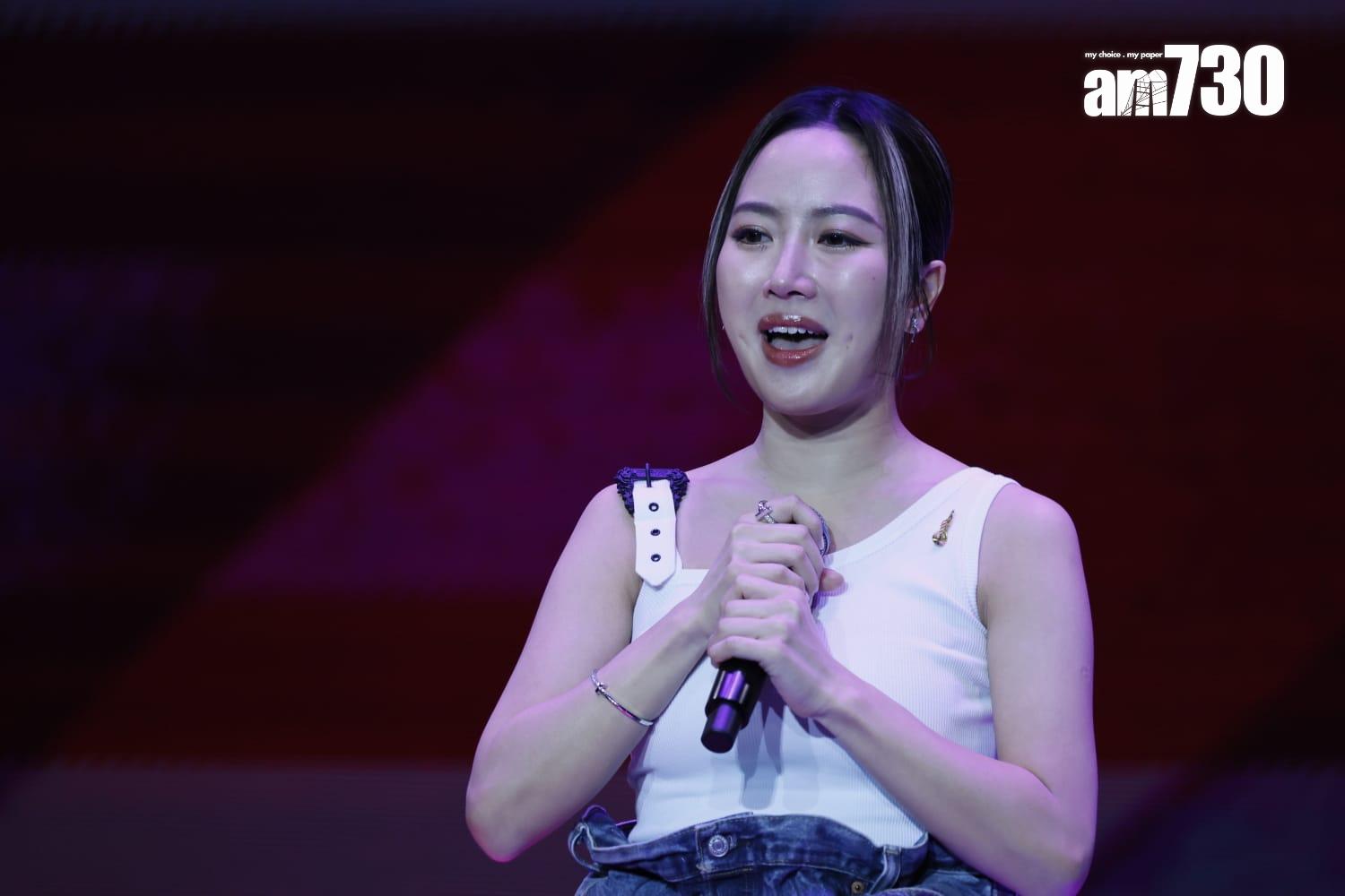 Kiri T憑《至少做一件離譜的事》奪「叱咤十大」第五位,她在台上哭成淚人。(蘇文傑攝)