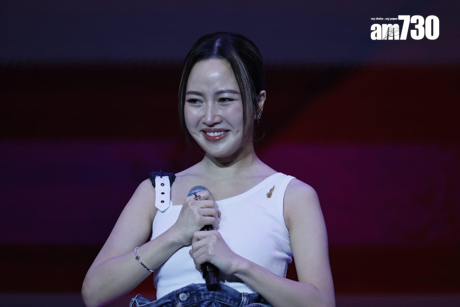 Kiri T憑《至少做一件離譜的事》奪「叱咤十大」第五位,她在台上哭成淚人。(蘇文傑攝)