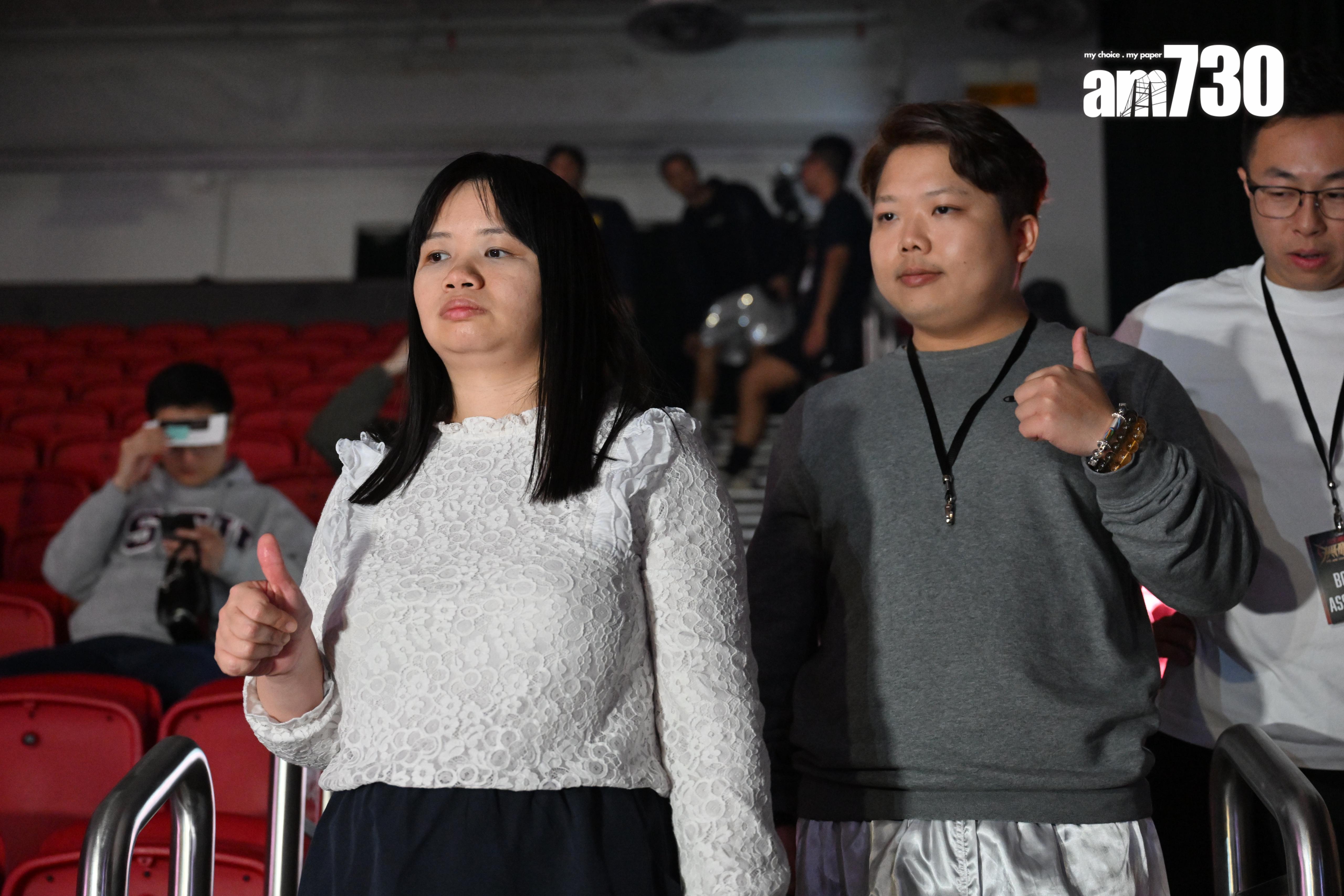 阿儀開初仍願意與Babyface站在一起,後來要布偉傑站在他們中間。