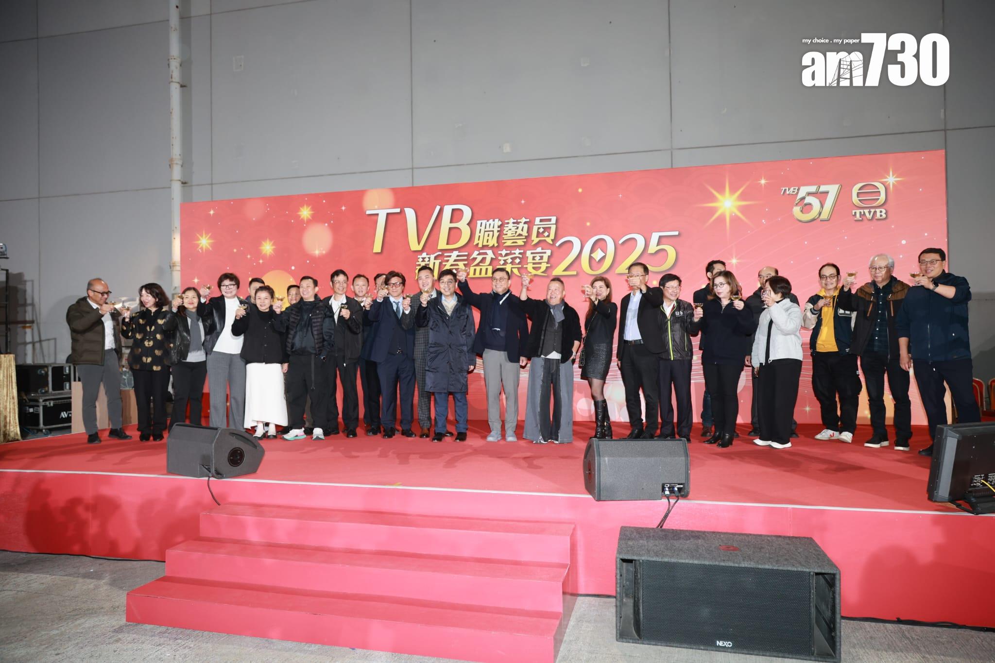 主席許濤與一眾高層上台祝酒。(羅錦鴻攝)