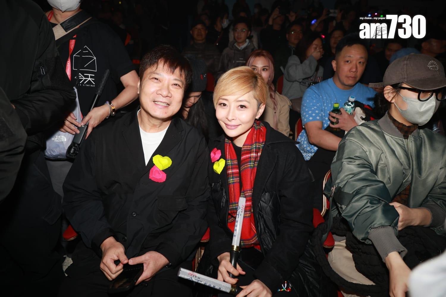 錢嘉樂、湯盈盈,旁為炎明熹。(羅錦鴻攝)