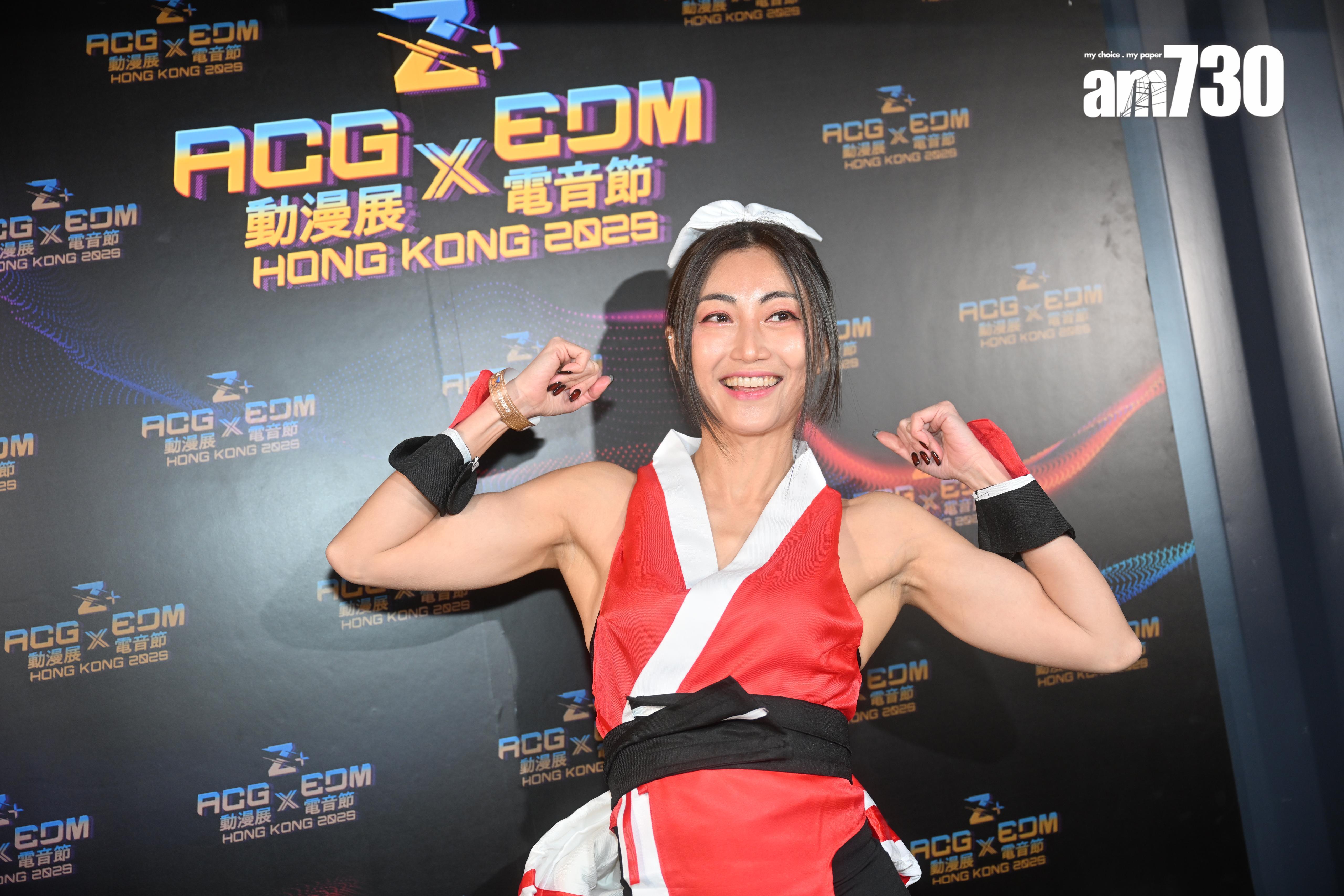 黃榕就代身做「不知火舞」。(娛樂組攝)