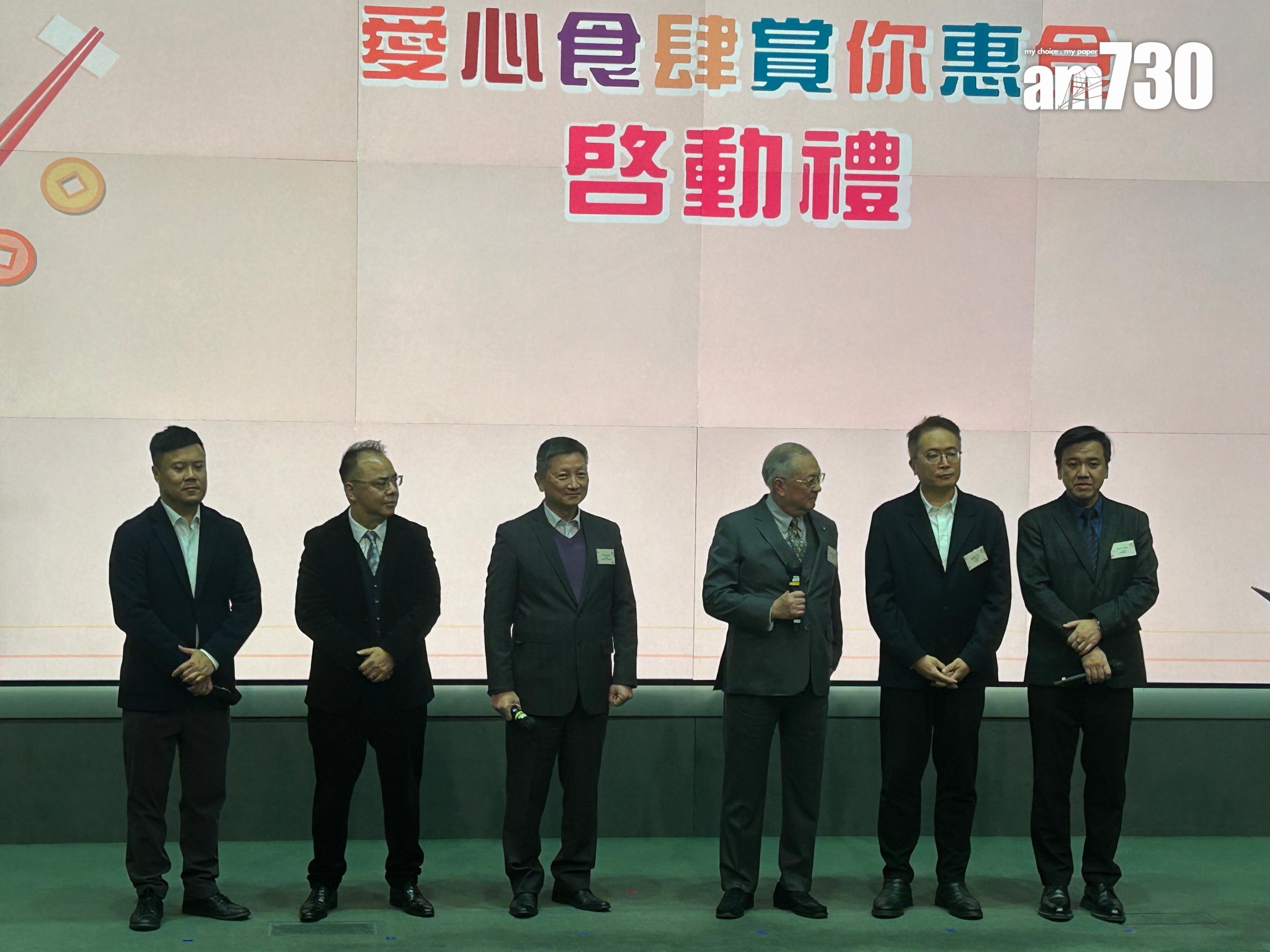 右起大快活代表、大家樂代表、飲食界立法會議員張宇人、太興集團代表、美心集團代表、麥當勞代表 (陳芷晴攝)