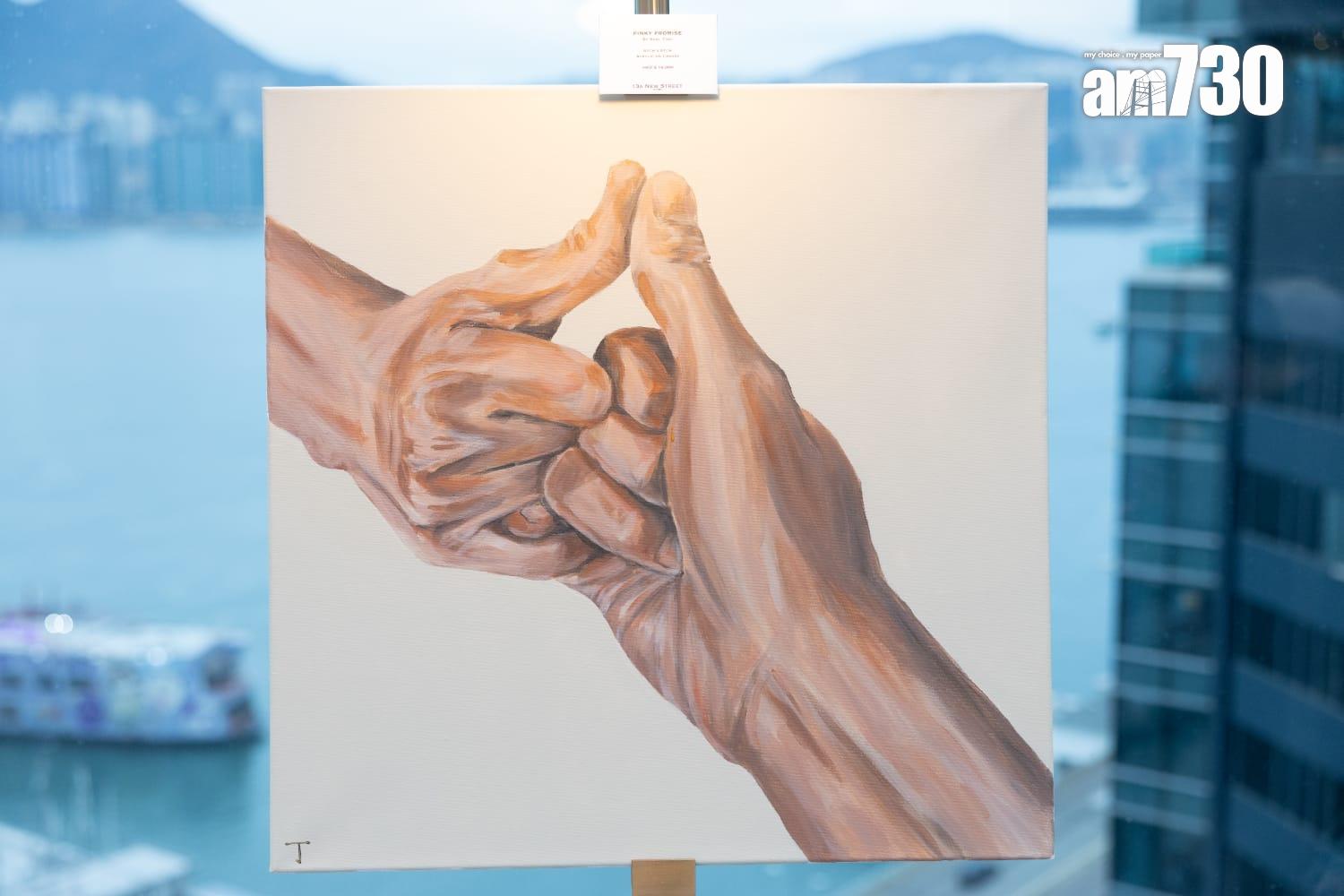 Karl的畫作以人為主題。(蘇文傑攝)