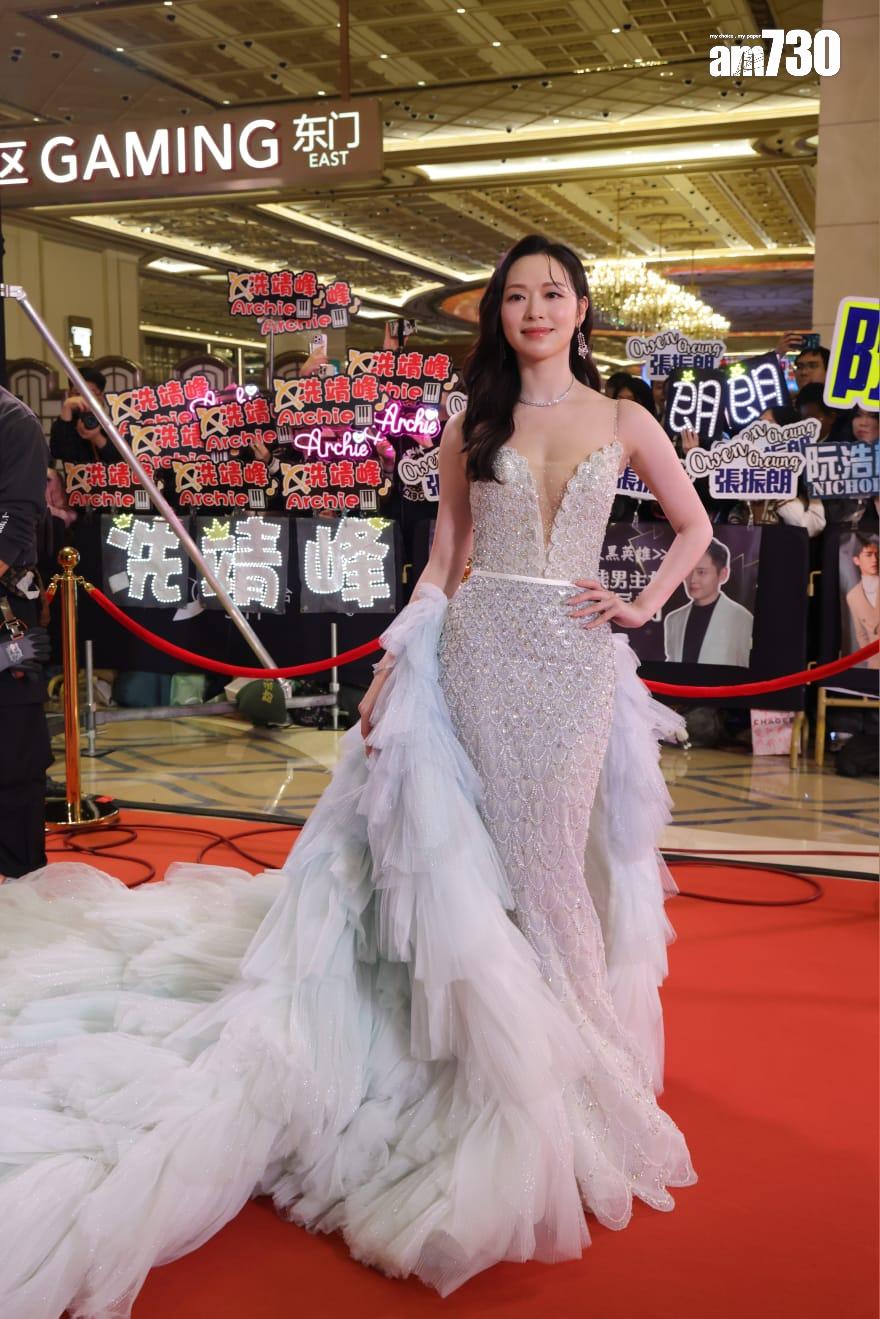 馮盈盈現身《萬千星輝頒獎典禮2024》紅地毯。