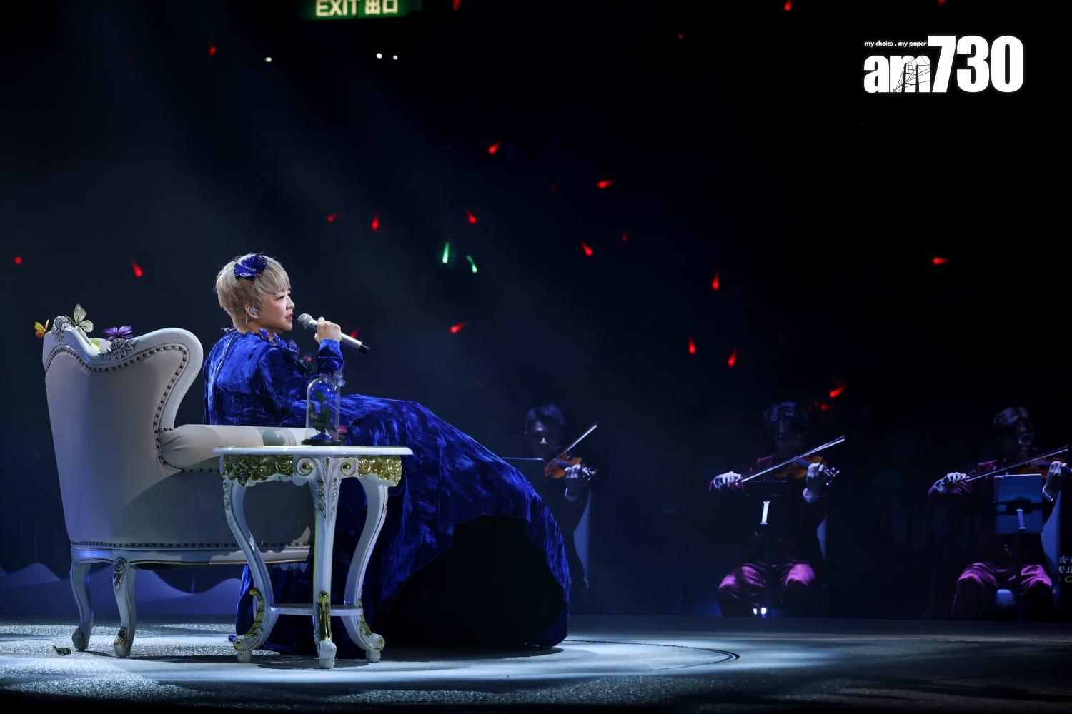 陳慧嫻在何秉及一眾樂手眾奏下唱繼續演唱。