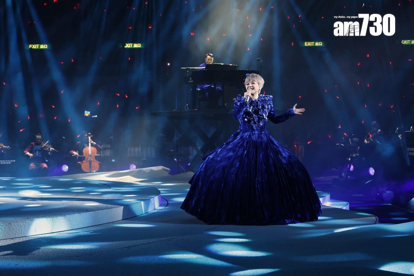 陳慧嫻在何秉及一眾樂手眾奏下唱繼續演唱。