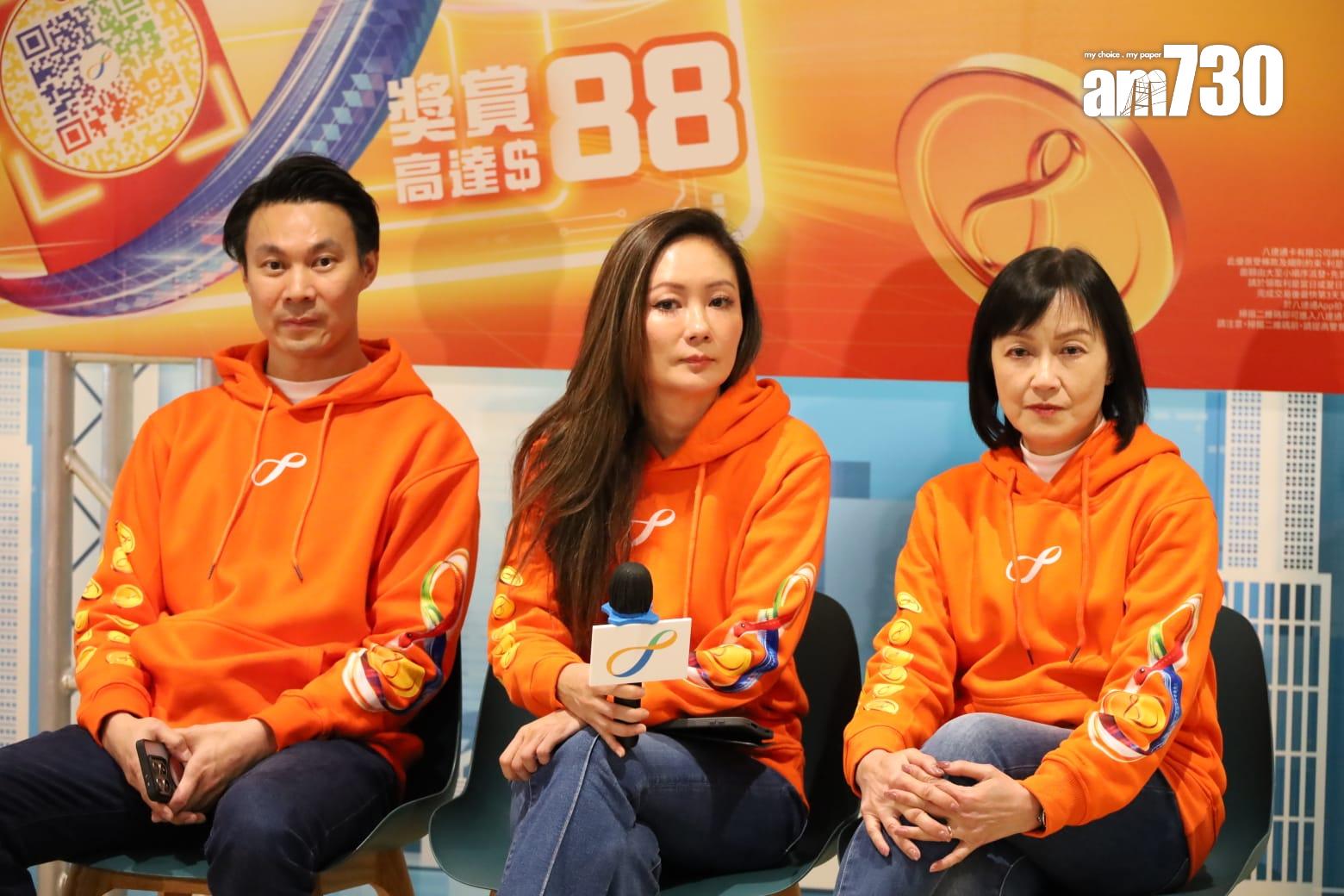 (右)八達通零售業務及合作夥伴總監李玉兒。 (鍾式明攝)