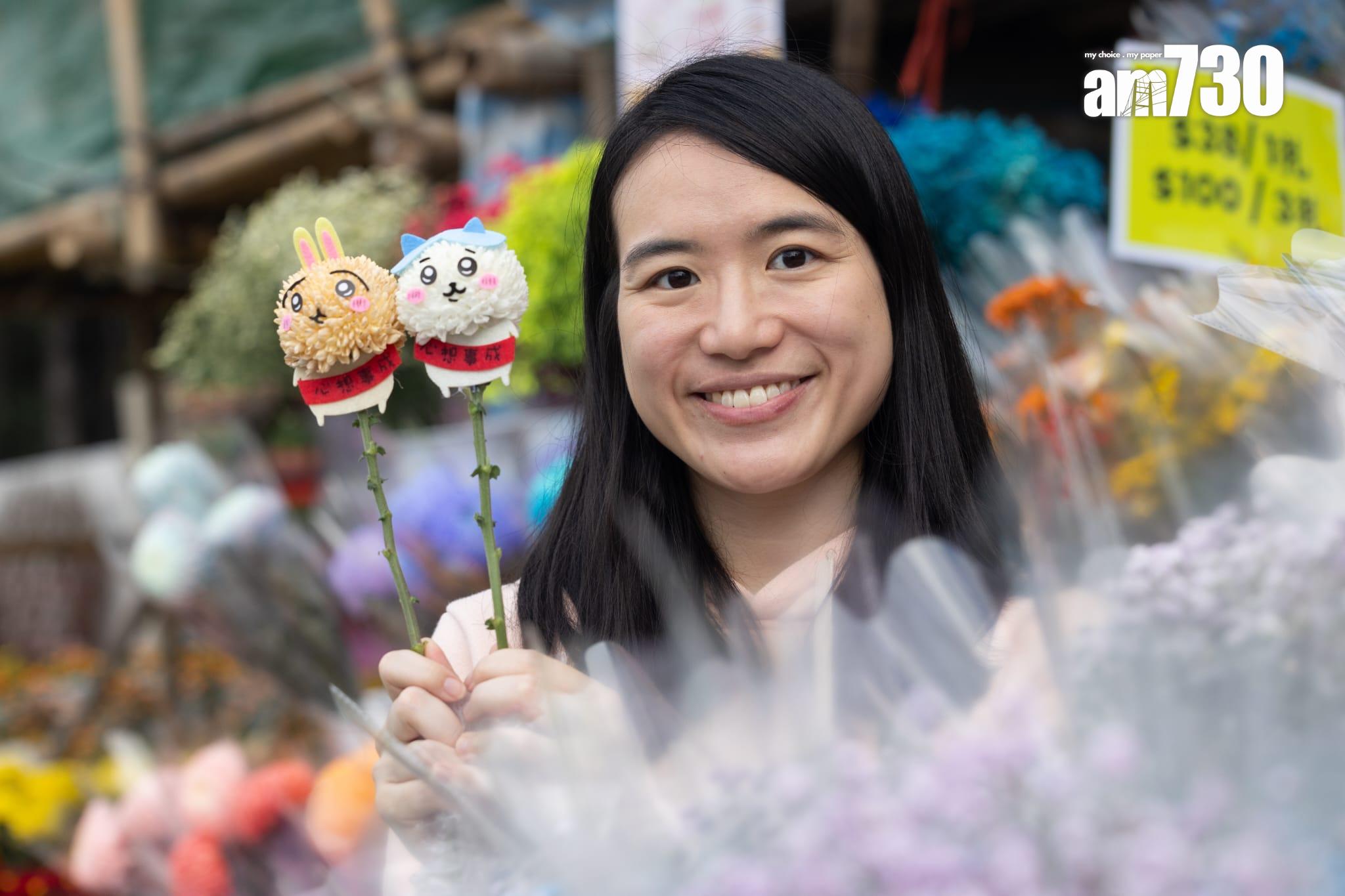 檔主李小姐指每年都會推出特殊造型的年花,吸引顧客。(蘇文傑攝)