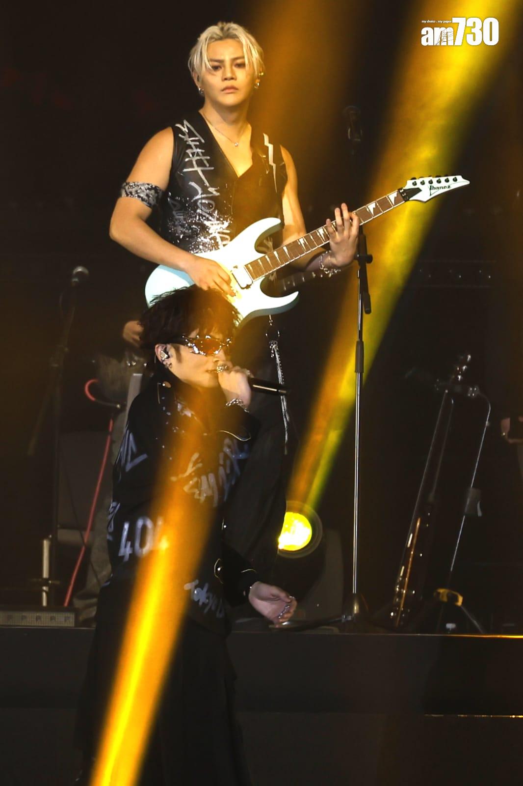 《ERROR “WHAT’S GOING WRONG??” 2025》演唱會,四子於encore時段化身「死腳膠」。(林俊源攝)