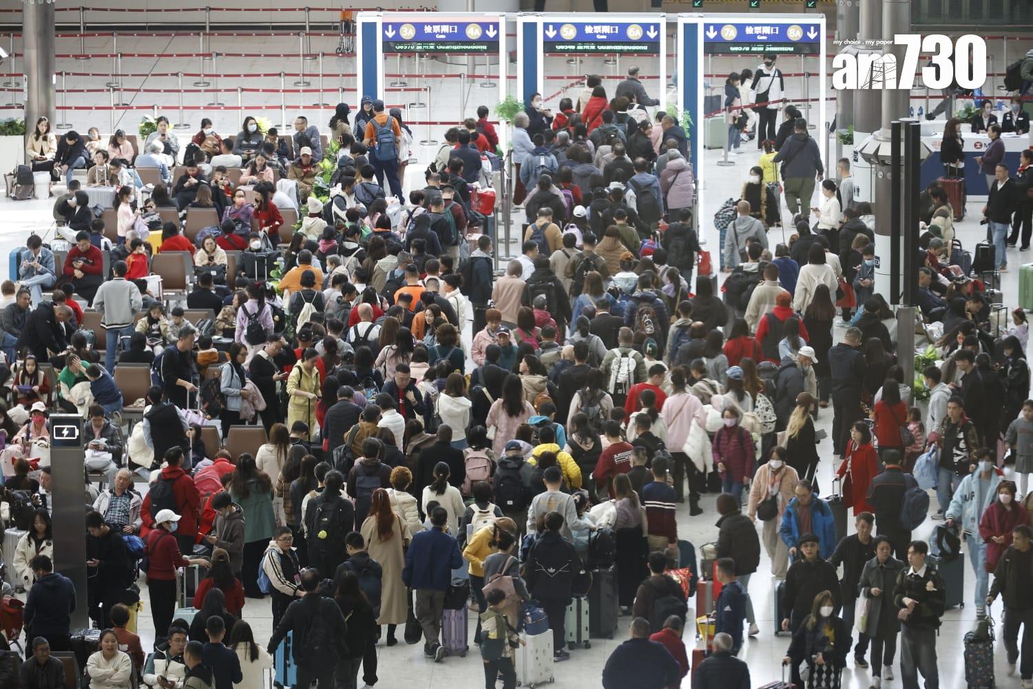 不少港人離港度歲。(林俊源攝)