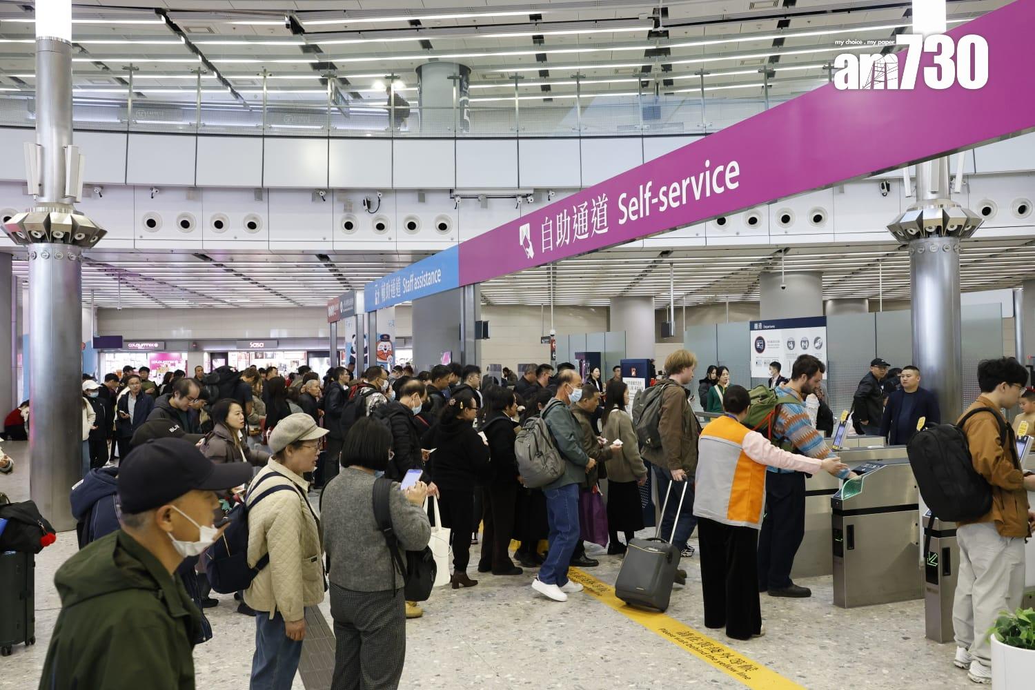 不少港人離港度歲。(林俊源攝)