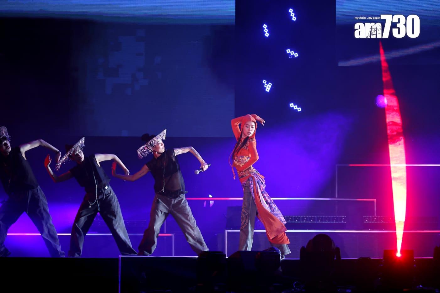 JACE陳凱詠帶來四首作品,包括《練功》、《我養你》、《那黑夜沒很夜》及《間歇性休眠》。(林俊源攝)