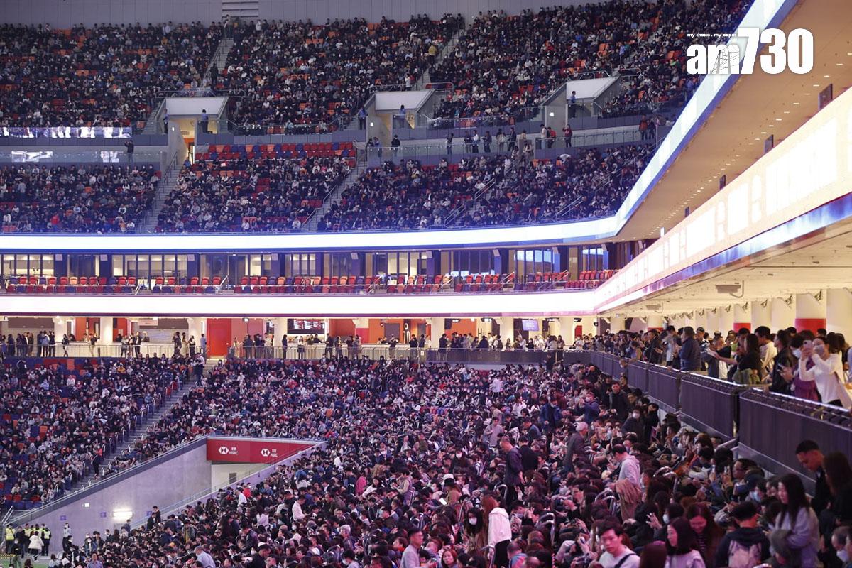 啟德體育園舉辦6.3萬人參與的演練,主場館座無虛席。(林俊源攝)