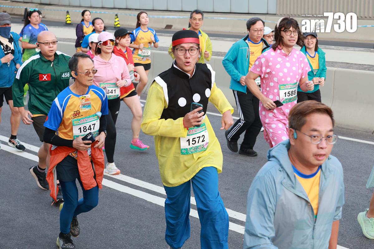 慈善跑有跑手打扮成《老夫子》角色。(羅錦鴻攝)