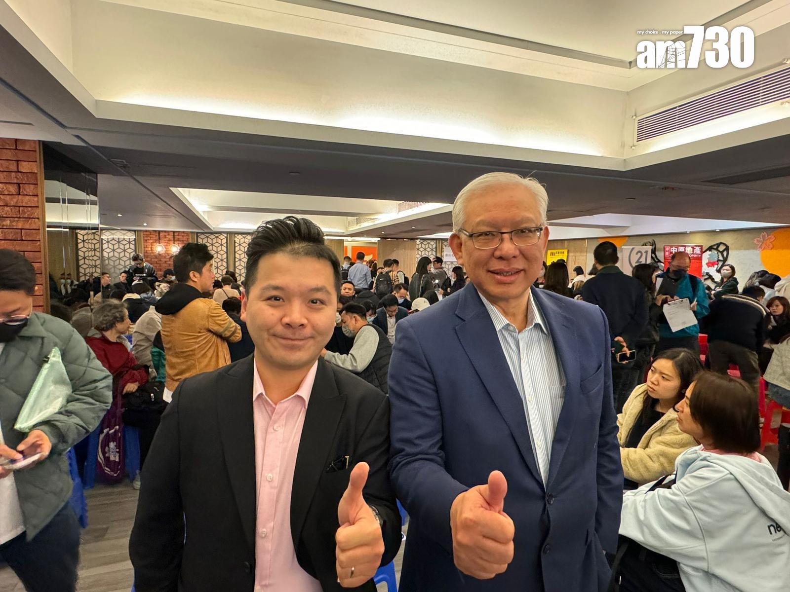 李炳餘(右)指,集團亦積極考慮「珀岸」下一輪部署。