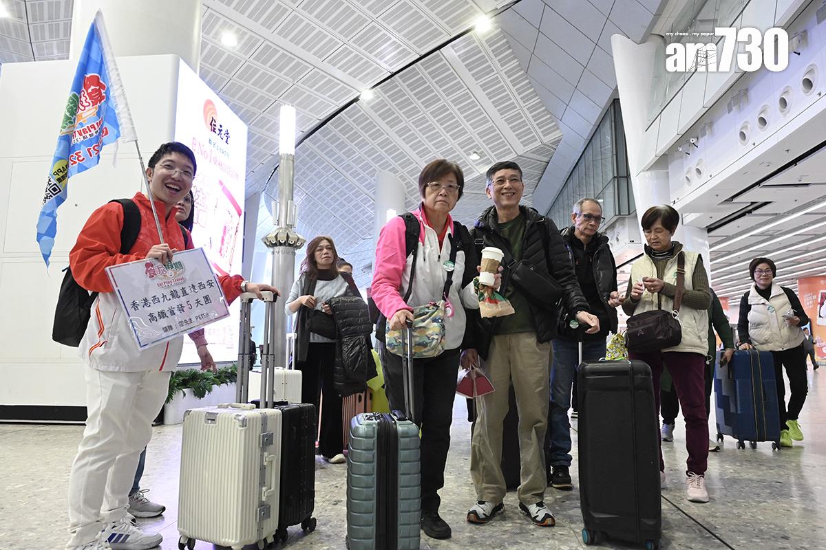 港鐵為開辦往返西安北站列車舉行慶祝儀式,歡送首批前往西安北的乘客。(中新社)