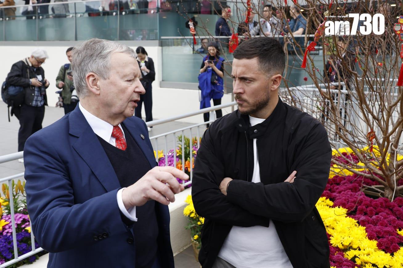 沙田馬場舉行「農曆新年賽馬日,馬會行政總裁應家柏和一眾賀歲盃球星亮相睇馬,出席者包括前車路士球星夏薩特、艾殊利高爾(林俊源攝)