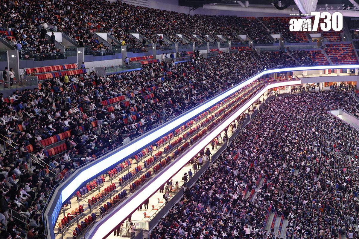 啟德體育園舉辦6.3萬人參與的演練,主場館座無虛席。(林俊源攝)