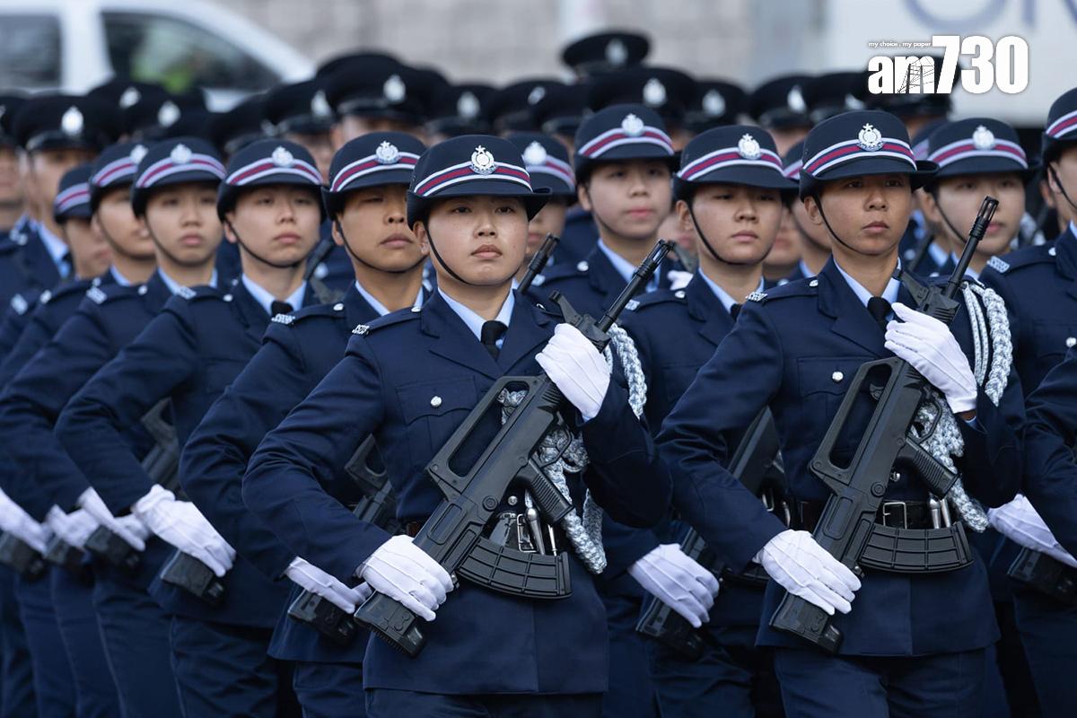 張舉能在典禮前檢閱警察儀仗隊。(蘇文傑攝)