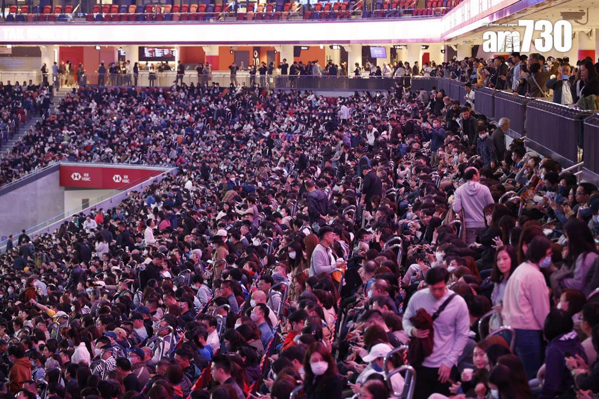 啟德體育園舉辦6.3萬人參與的演練,主場館座無虛席。(林俊源攝)