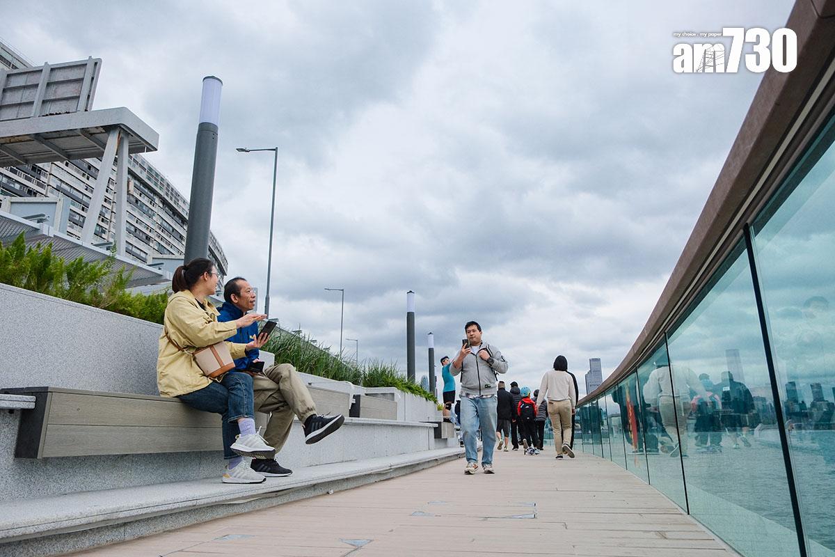 東岸板道(西段)開放予公眾使用的首日。(中通社)