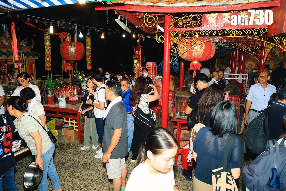 香港潮屬社團總會2023年舉辦活動,讓參加者到盂蘭勝會場地體驗盂蘭文化。(資料圖片/中通社)