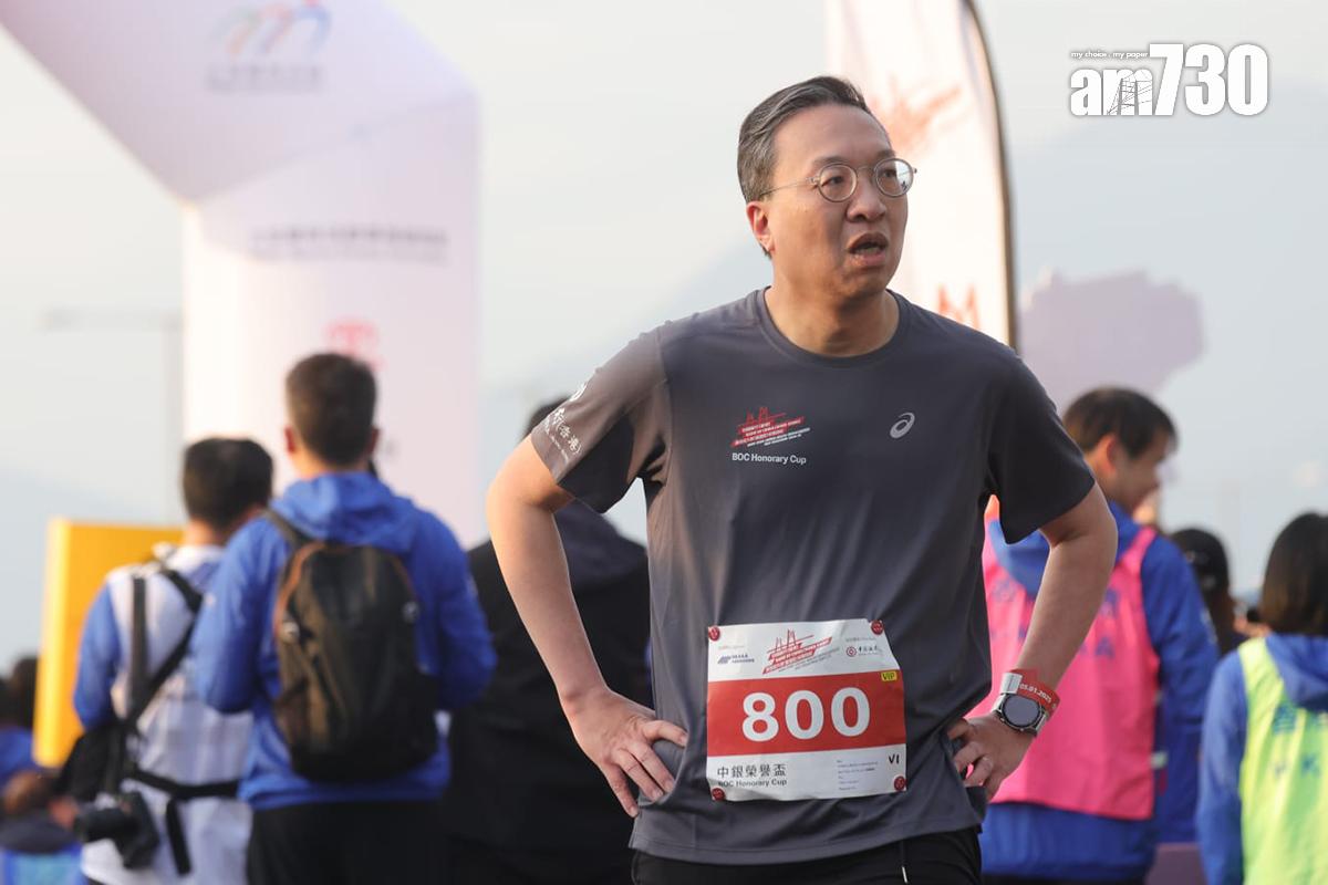 林定國完成2公里榮譽盃賽事。(吳康琦攝)