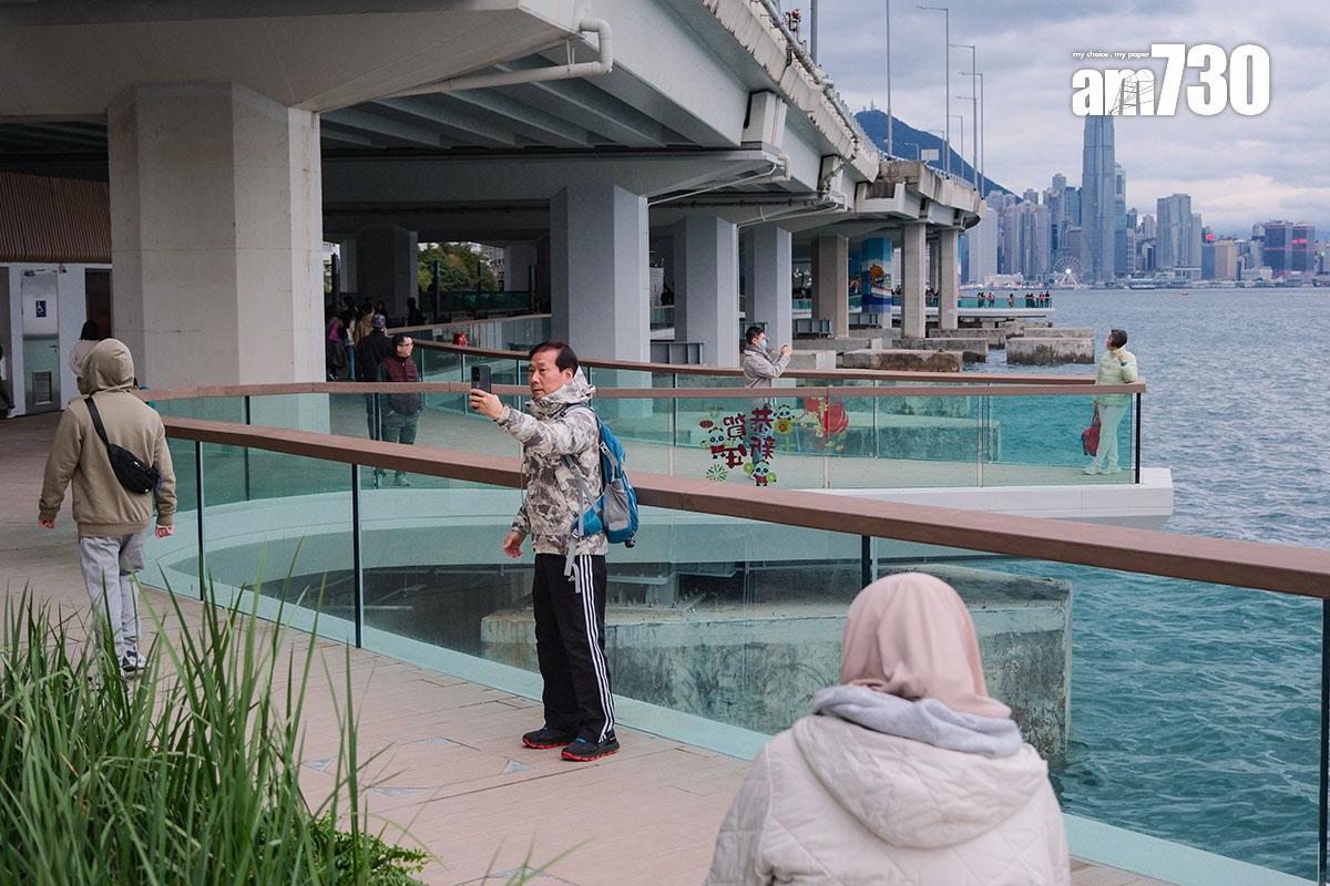 東岸板道(西段)開放予公眾使用的首日。(中通社)