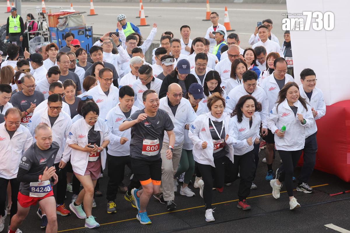 2公里榮譽盃參加者起步。(吳康琦攝)