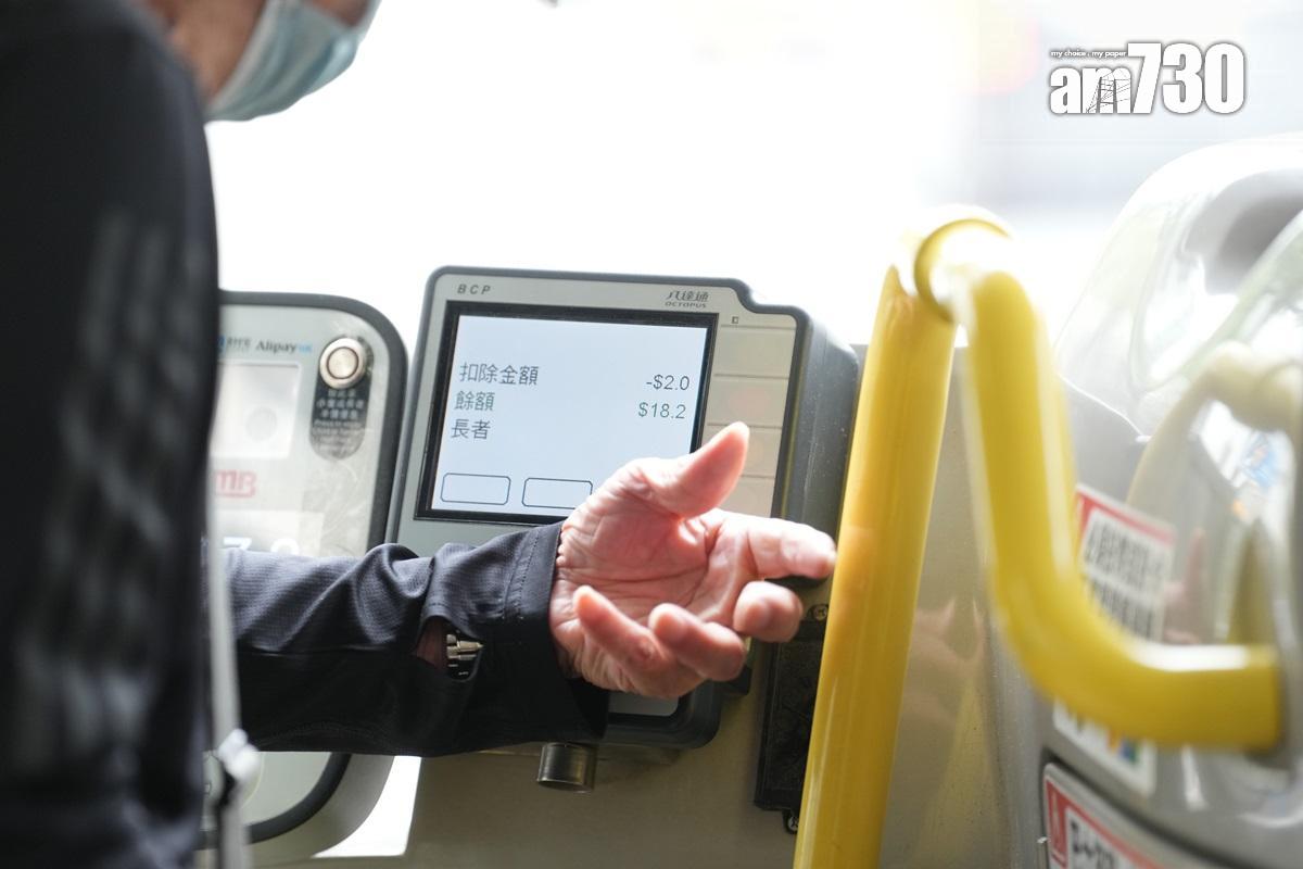 政府仍在檢討二元乘車優惠計劃。(資料圖片)