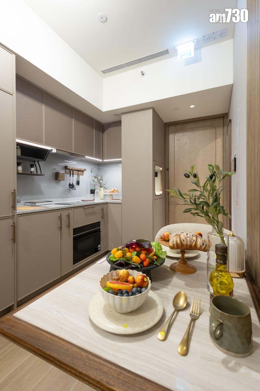 皇都示範單位|351呎連裝修一房採木系色調 設計優雅兼實用(多圖有片)|北角新盤