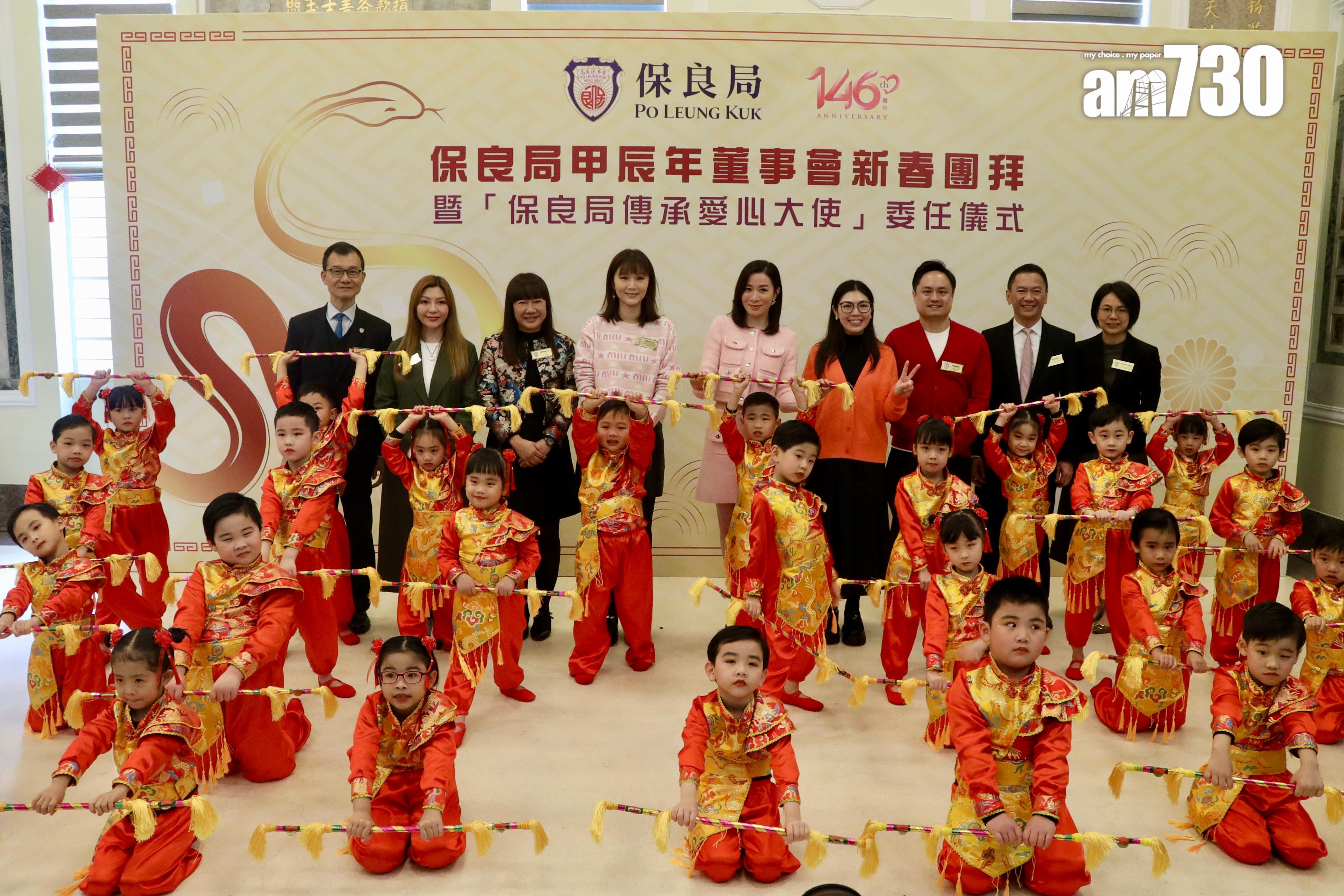 佘詩曼擔任「保良局傳承愛心大使」,與廿幾位幼稚園小朋友表演前,跟他們一起吃湯圓。(娛槳組攝)