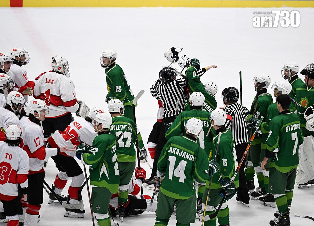 冰球港隊在戰勝土庫曼後與對方爆發激烈肢體衝突,有港隊球員遭圍毆。(新華社)
