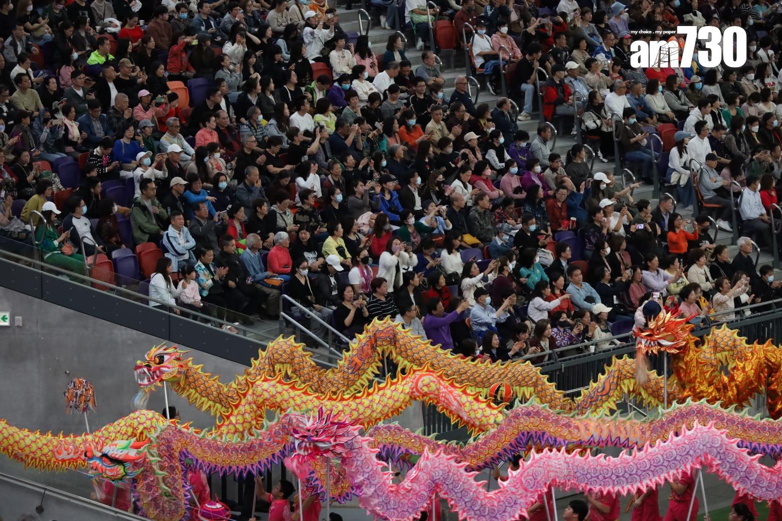 場內進行大文藝綜合大匯演。(鍾式明攝)