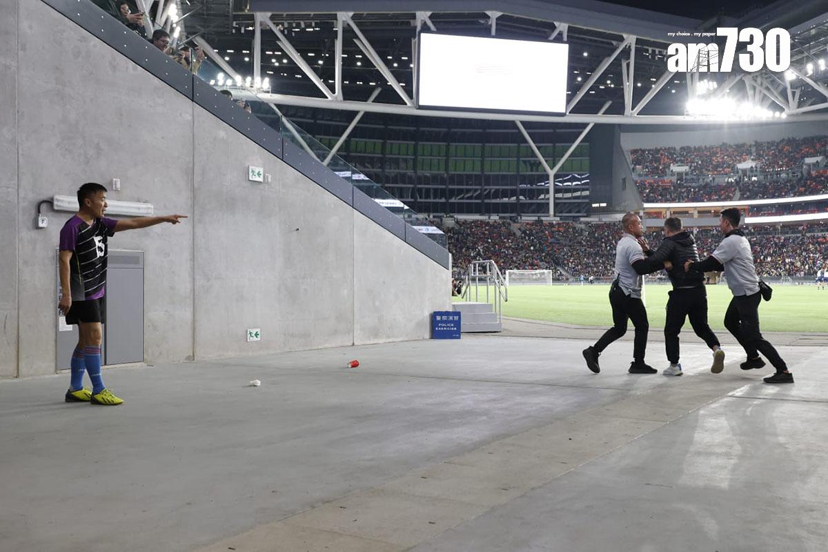 啟德體育園舉辦大型演練,模擬有入場人士在場館投擲物品。(林俊源攝)